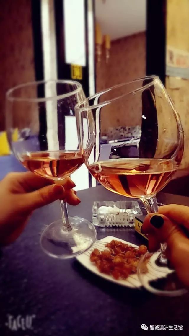 一声"干杯",将所有的一言难尽都一饮而尽!