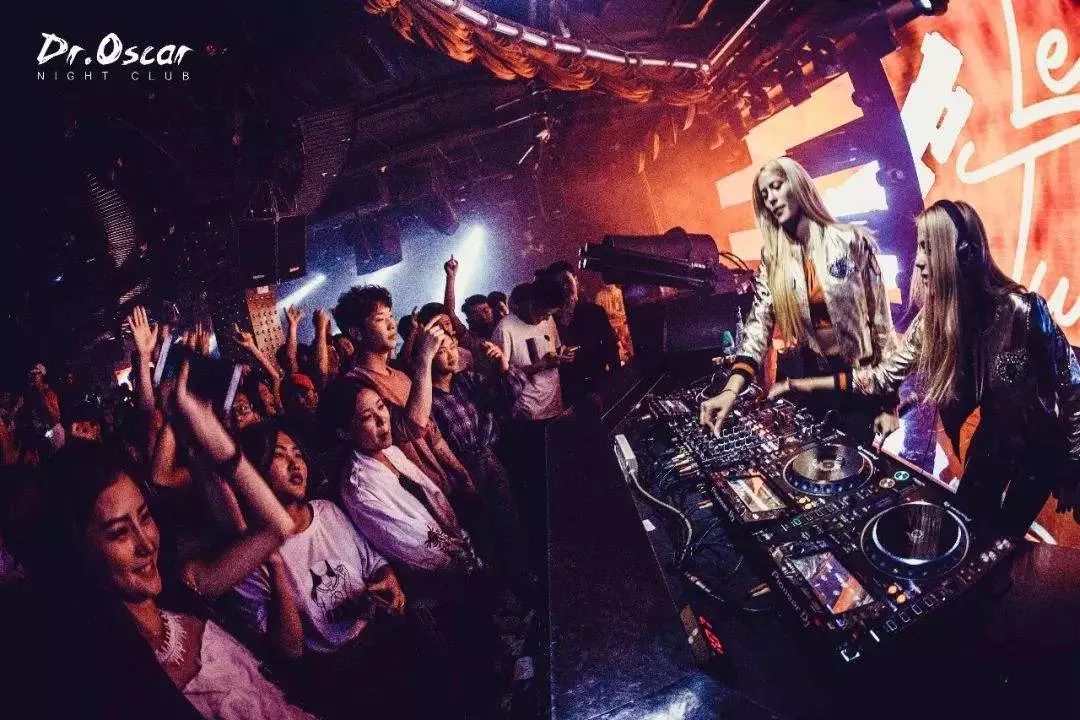 飞机音乐节·蚌埠站，主办单位:蚌埠市达万嘉商贸有限公司\/鼎力加盟