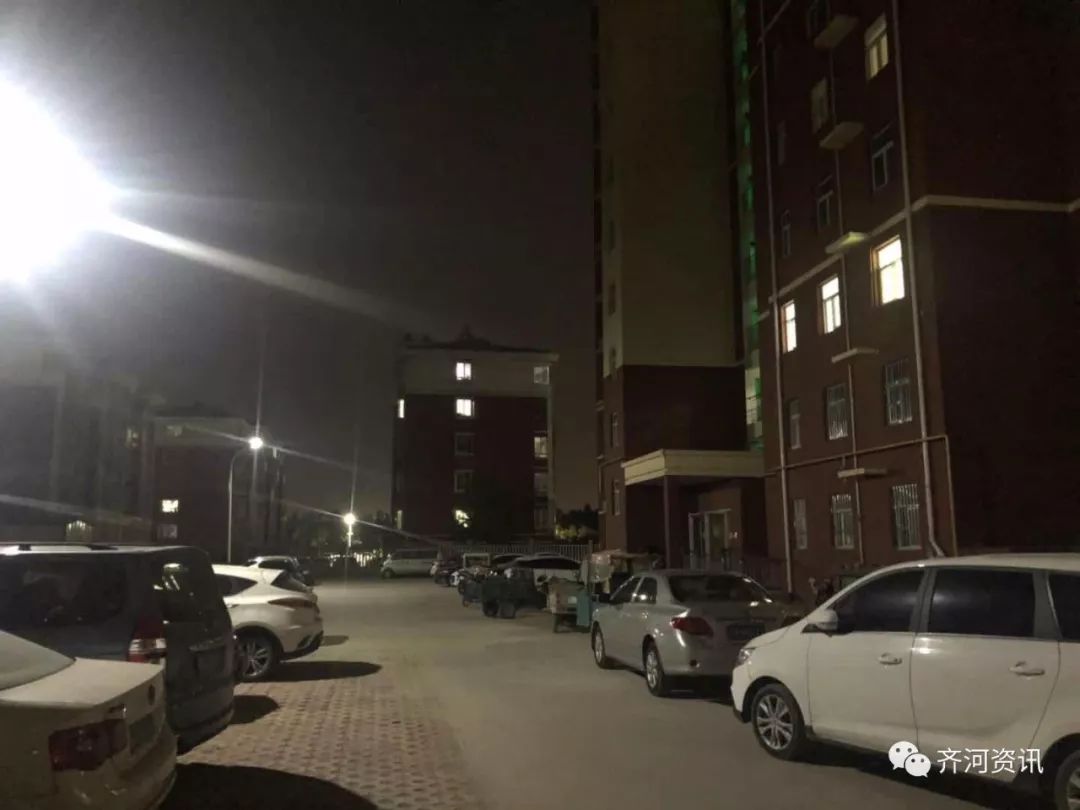 2019年6月10日晚上八点半,住户家中亮灯的并不多,楼下的小汽车已经