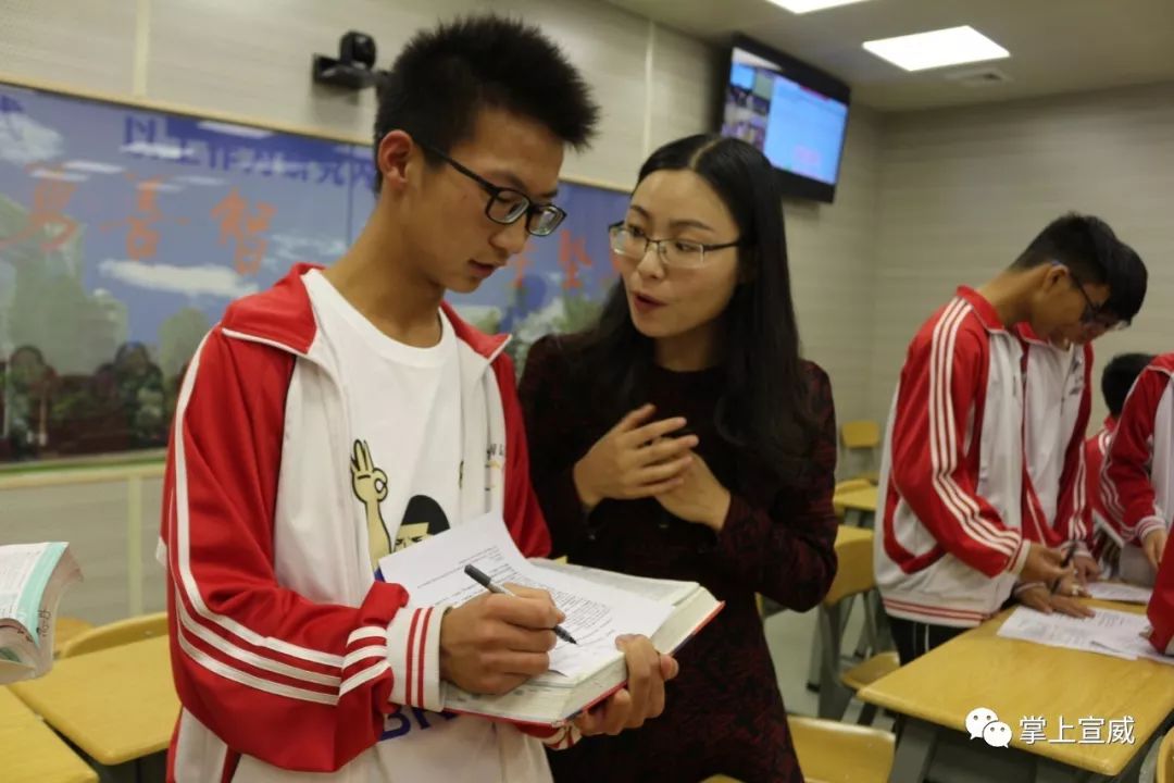 大家相互学习进步作业批改自习辅导:有不懂的就问老师,老师为每一位