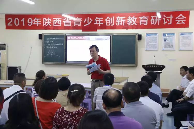 中学魏明远老师带来的一堂"光学之旅—光的折射及其应用"的探究课