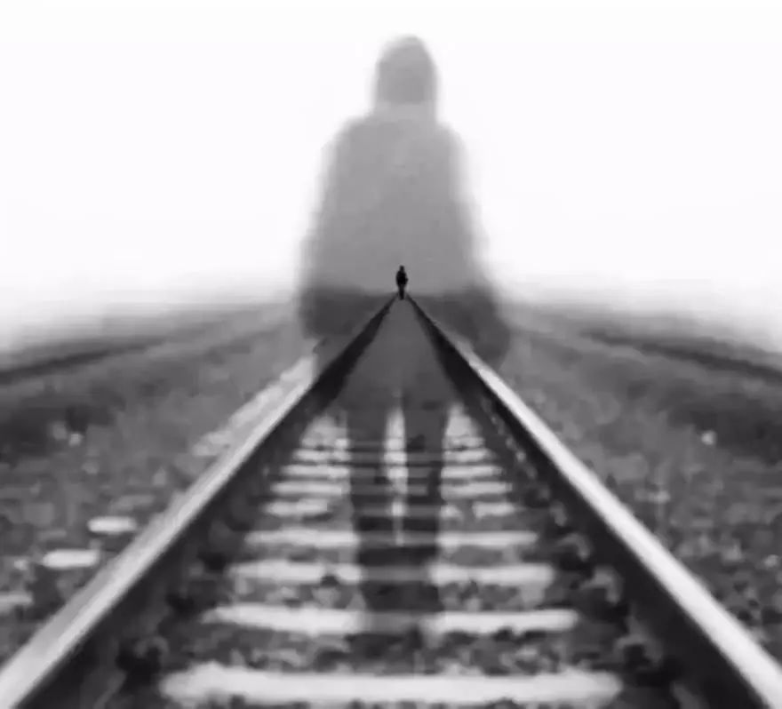 梦见过世的父母还和他们说话，探寻心灵深处的慰藉与未竟的牵挂