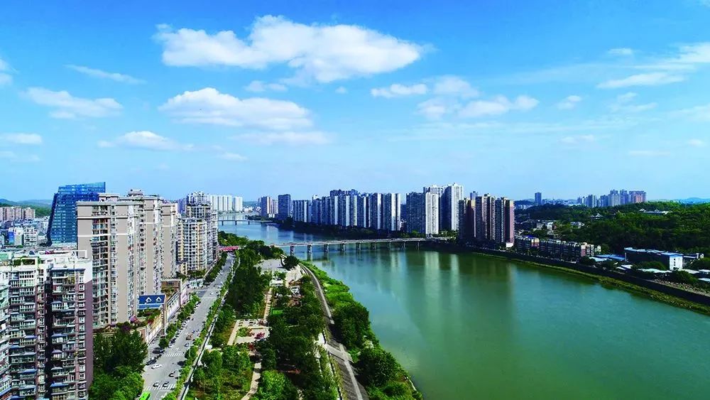 简阳这些规划图纸上的建筑一步步变成拔地而起的实物建设