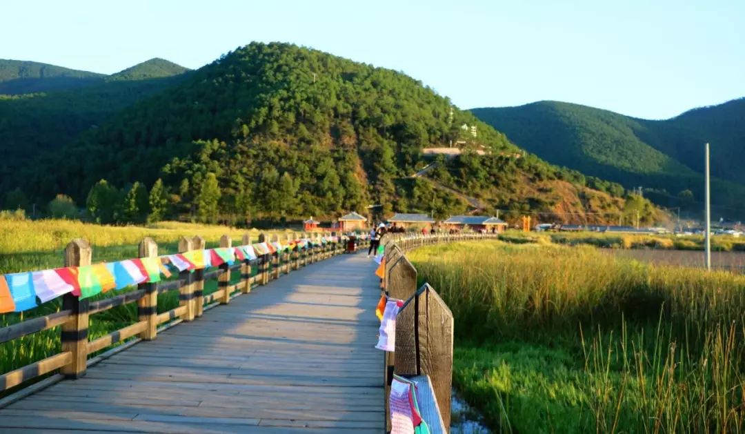 4,赠送草海猪槽船(环游王妃岛)(价值120元);3,赠送泸沽湖《情迷摩梭