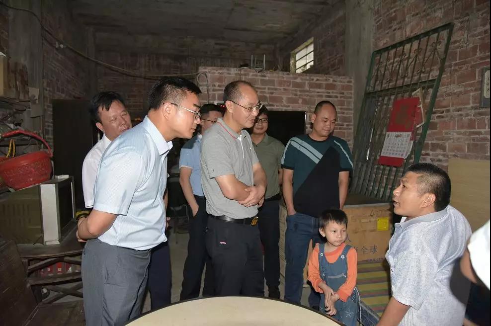 陈树源调研闸岗:扶贫与产业发展齐推进,小镇打造大平台