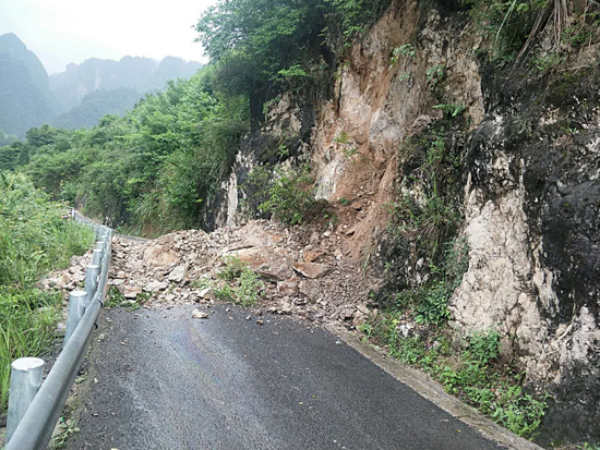 茶店:速清雨后塌方 还原道路本色