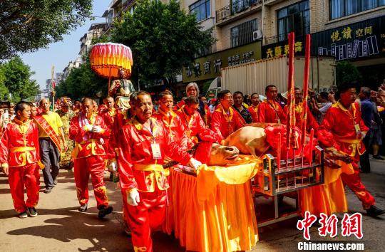 桂林人口瑶族_广西桂林瑶族服饰图片(3)