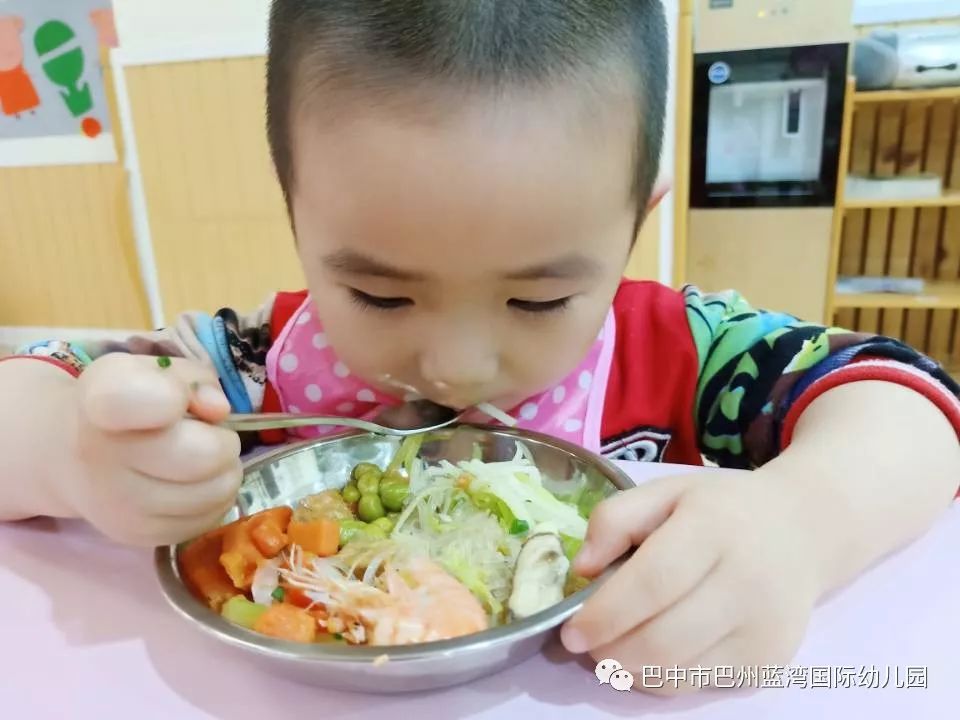 孩子独立吃饭的能力