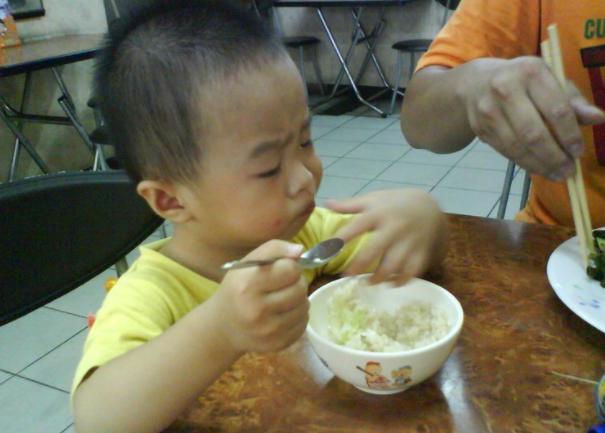                     婆婆带娃：不吃2种饭，不睡2种觉，3年没去过医院！感谢
