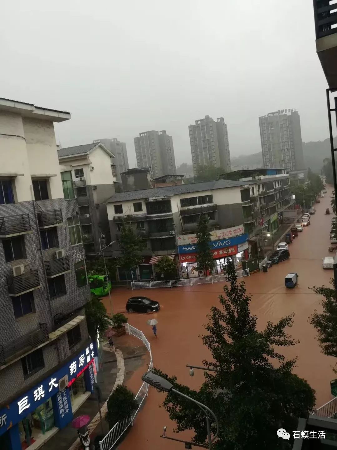 大雨袭击江津区石蟆镇永川区朱沱松溉等地