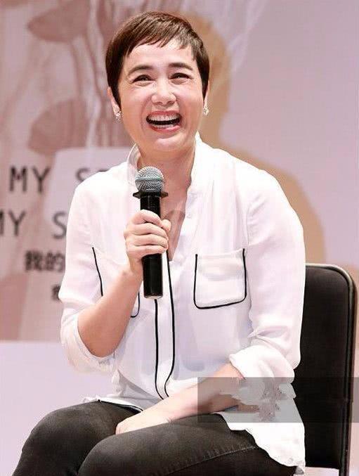 蒋雯丽得视后,满脸皱纹也很自信,才49岁老的也太快了吧?