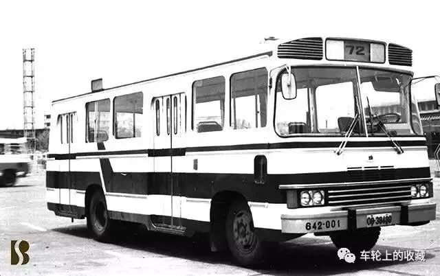 1980年上海客车厂制造的sk-661j型郊区线路用公共汽车.