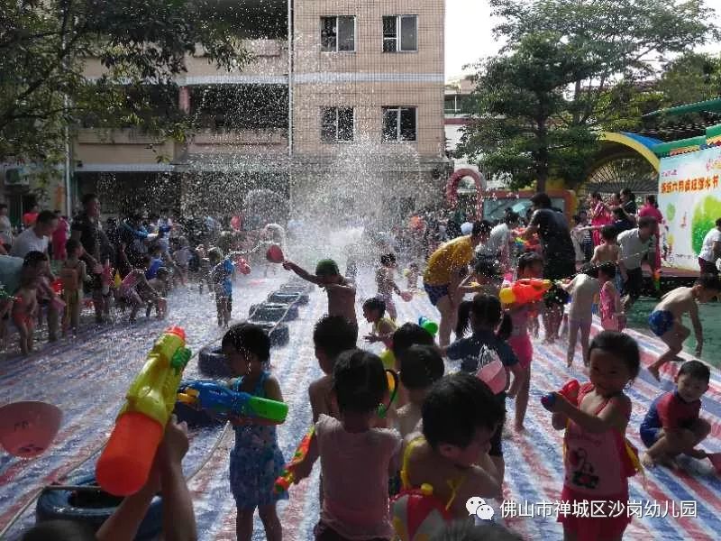 沙岗幼儿园大,中,小班级——"缤纷六月,疯狂泼水节"父亲节泼水活动