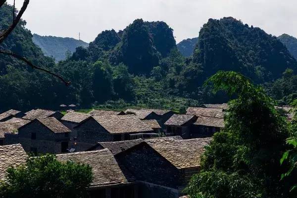 高荡村是贵州省"30个最具魅力民族村寨"之一,是一个原汁原味的布依族