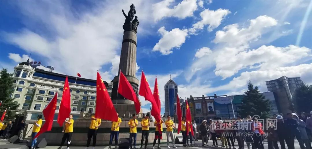 壮哉,中国!150把小提琴+交响乐队,刚刚防洪纪念塔上演超燃小提琴交响快闪万人同唱“我和我的祖国”