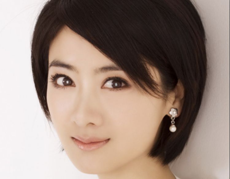 她16岁出道走红,爱上老师却惨被抛弃,今2婚被