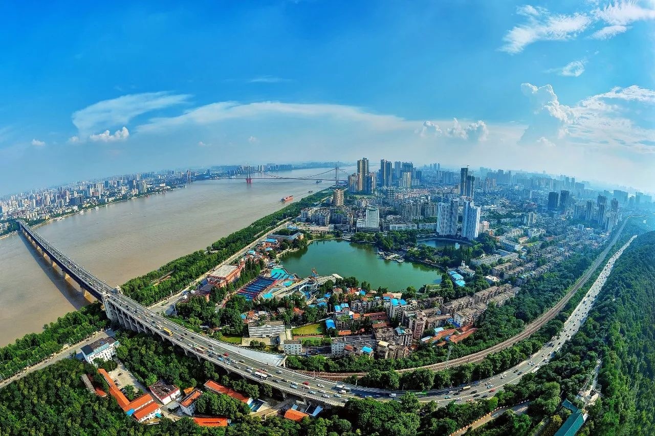 中国城镇gdp_中国将GDP增长目标定为6.5 7(3)