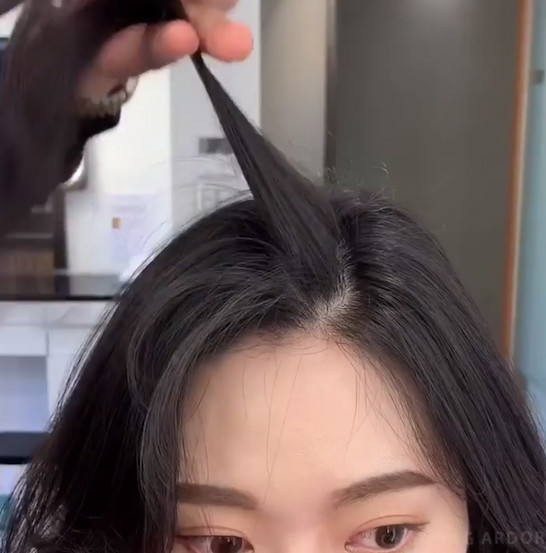 怎么吹刘海蓬松有弧度 aeaed8da3e1b4b03a1515c7933423c56.jpeg
