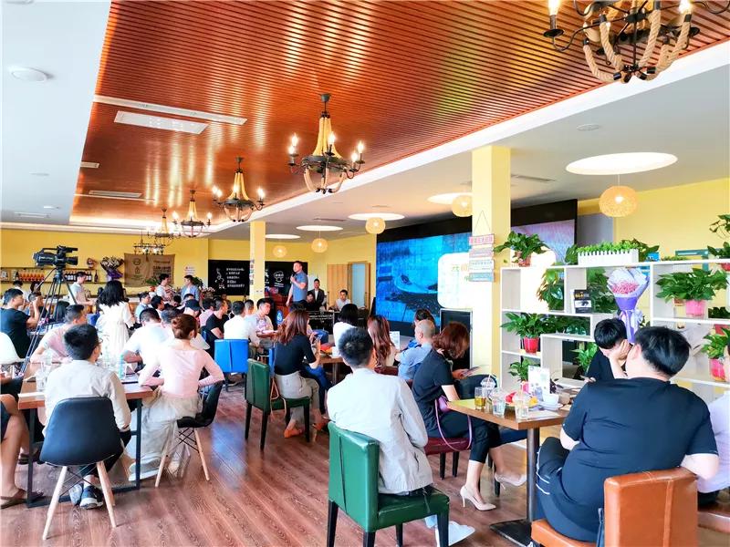 沙龙活动项目演示在这里一份甜点配一杯咖啡尽情享受闲暇时光全天免费