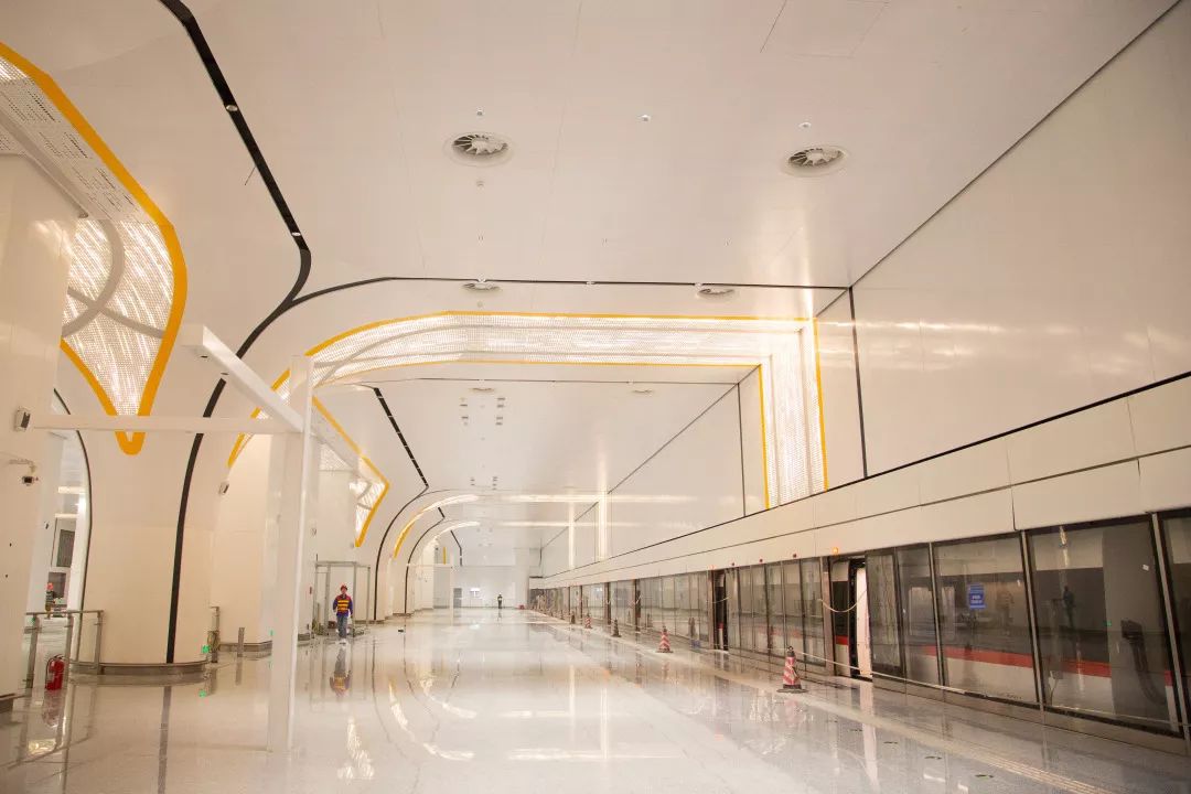 中国最快地铁开始试运行