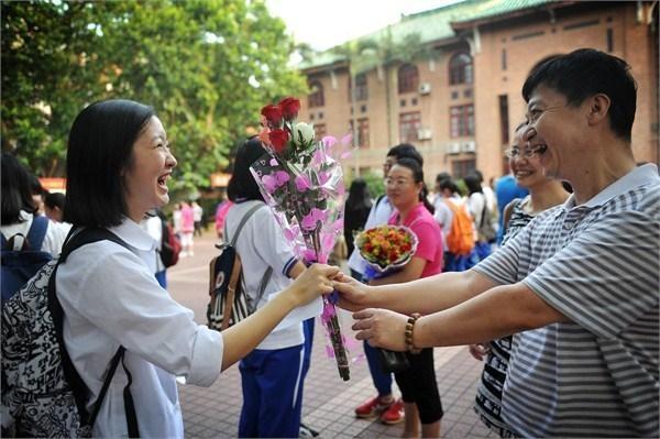 被困电梯、睡觉没人叫醒……盘点各种奇葩的高考意外，毁了娃一生
