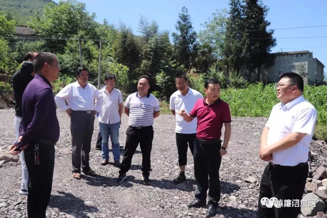镇雄县委常委,县纪委书记,县监委主任严端银到坡头镇督导脱贫攻坚工作