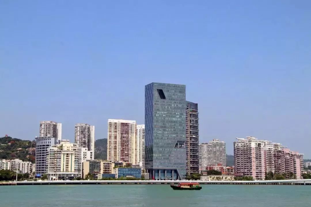 东北望筼筜湖南看世界文化遗产鼓浪屿能将整个厦门的城市景观尽收眼底