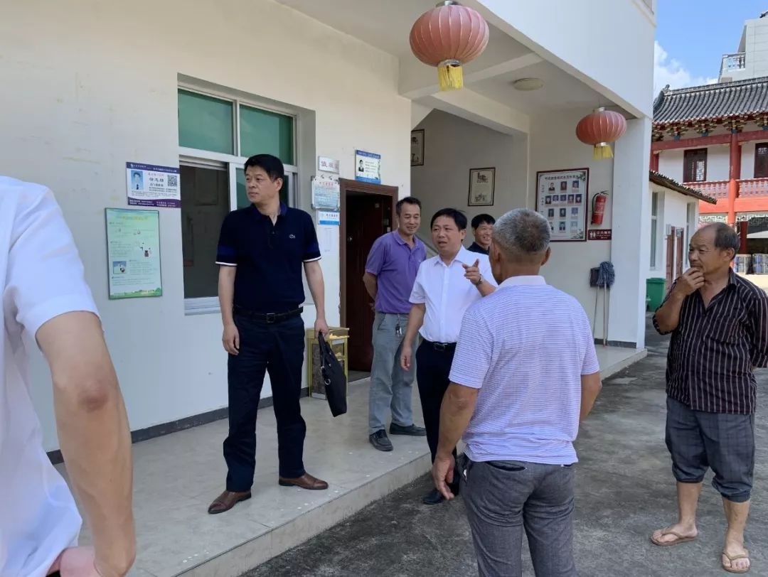 市楠溪江旅发中心主任戴春光到枫林镇开展"三服务,驻新村,促融合"主题
