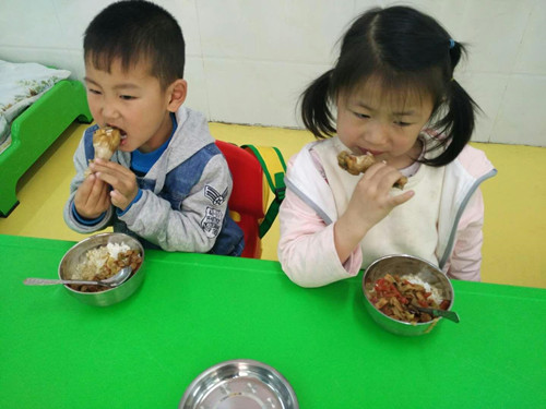                     老人带娃虽好，但娃2岁之前，4种食物别碰，容易变成“病秧子”