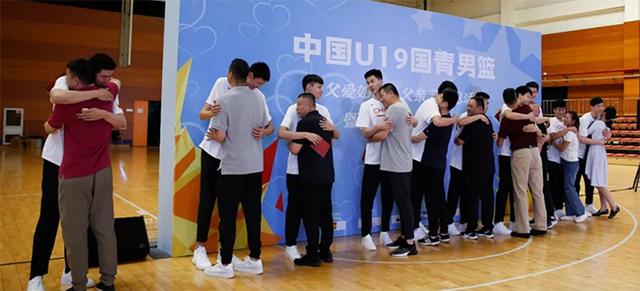 父亲节怎么过 U19世青出征仪式上 徐杰是这么说的 王泉泽哭了 中国