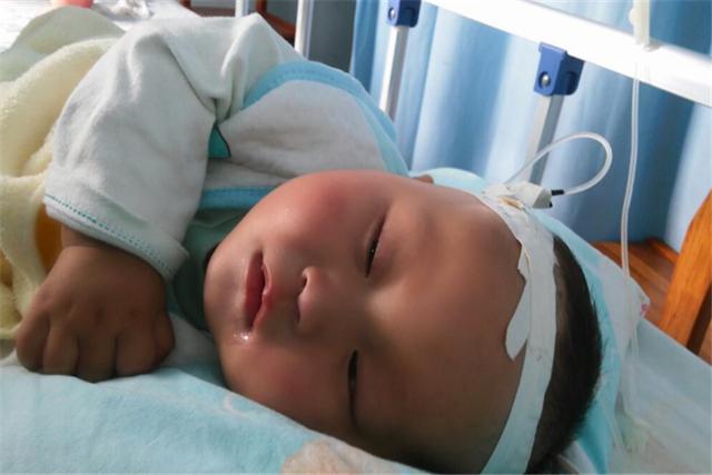                     新手妈妈喂奶后，宝宝大声啼哭脸色苍白，医生：都怪妈妈吃了这些