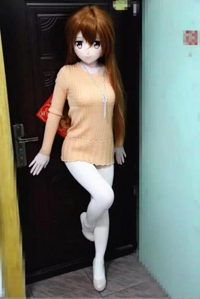 把价值十万软妹币的等身手办带回家是怎样一种感受?