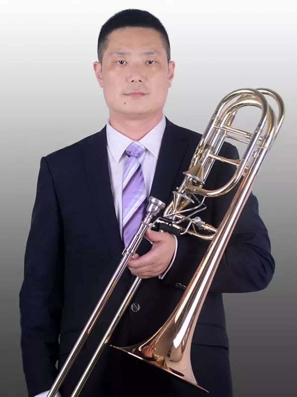 张继峰,中国青年长号演奏家,中央歌剧院低音长号演奏家,国家一级演奏
