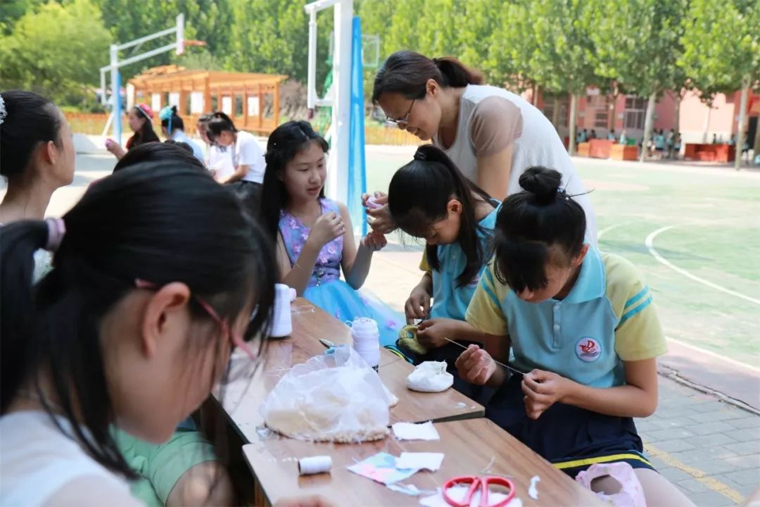 "优雅 聪慧 我是美丽女孩——迎宾路小学第六届女孩节