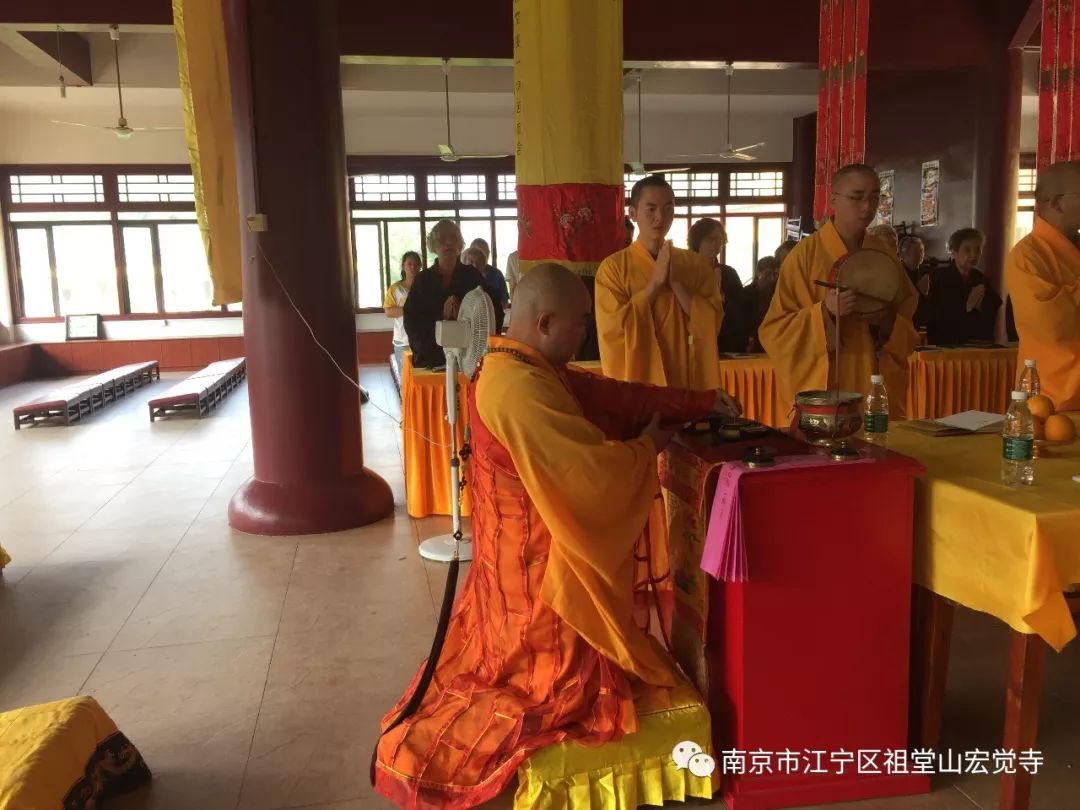南京宏觉寺常住心怀慈悲,心系众生.