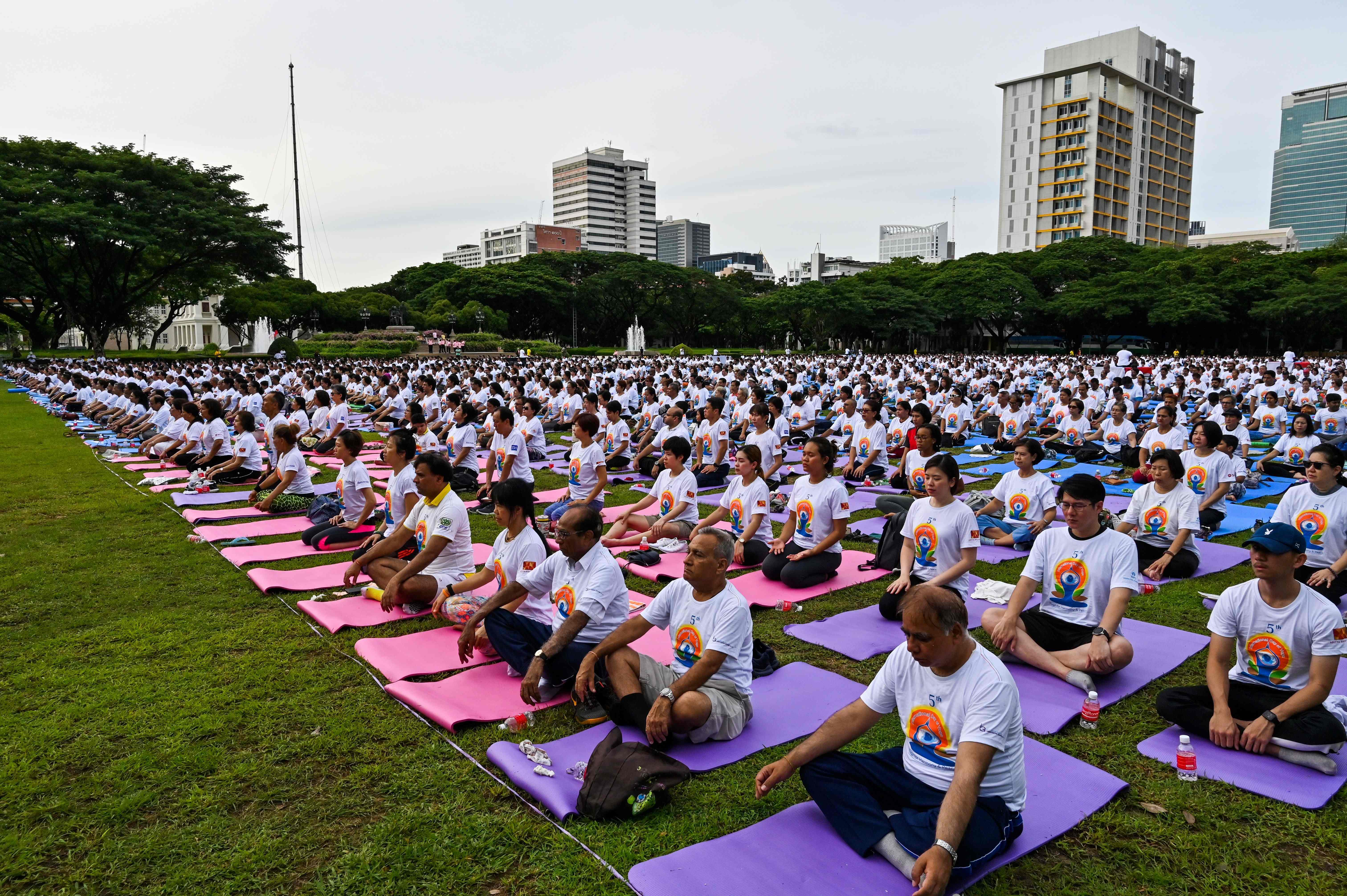 世界各地迎接国际瑜伽日