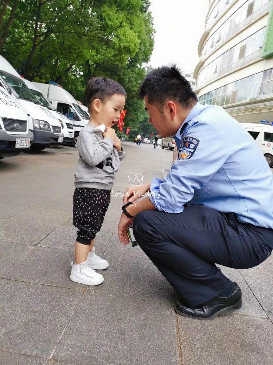 父亲节警察爸爸无声的爱