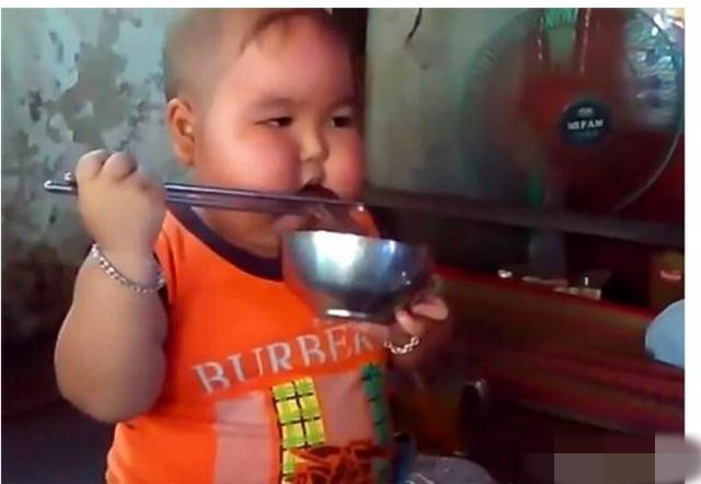                     为工作将儿子交给婆婆带，半年后，宝妈哭笑不得，网友差点笑岔气