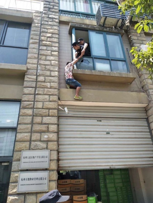 28岁杭州小伙被妈妈逼到要跳楼!“吃饭、穿衣服、工作、大事小事她都要管!”