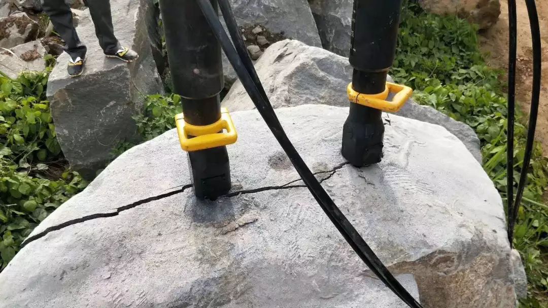 如何预防挖机液压油管爆管?