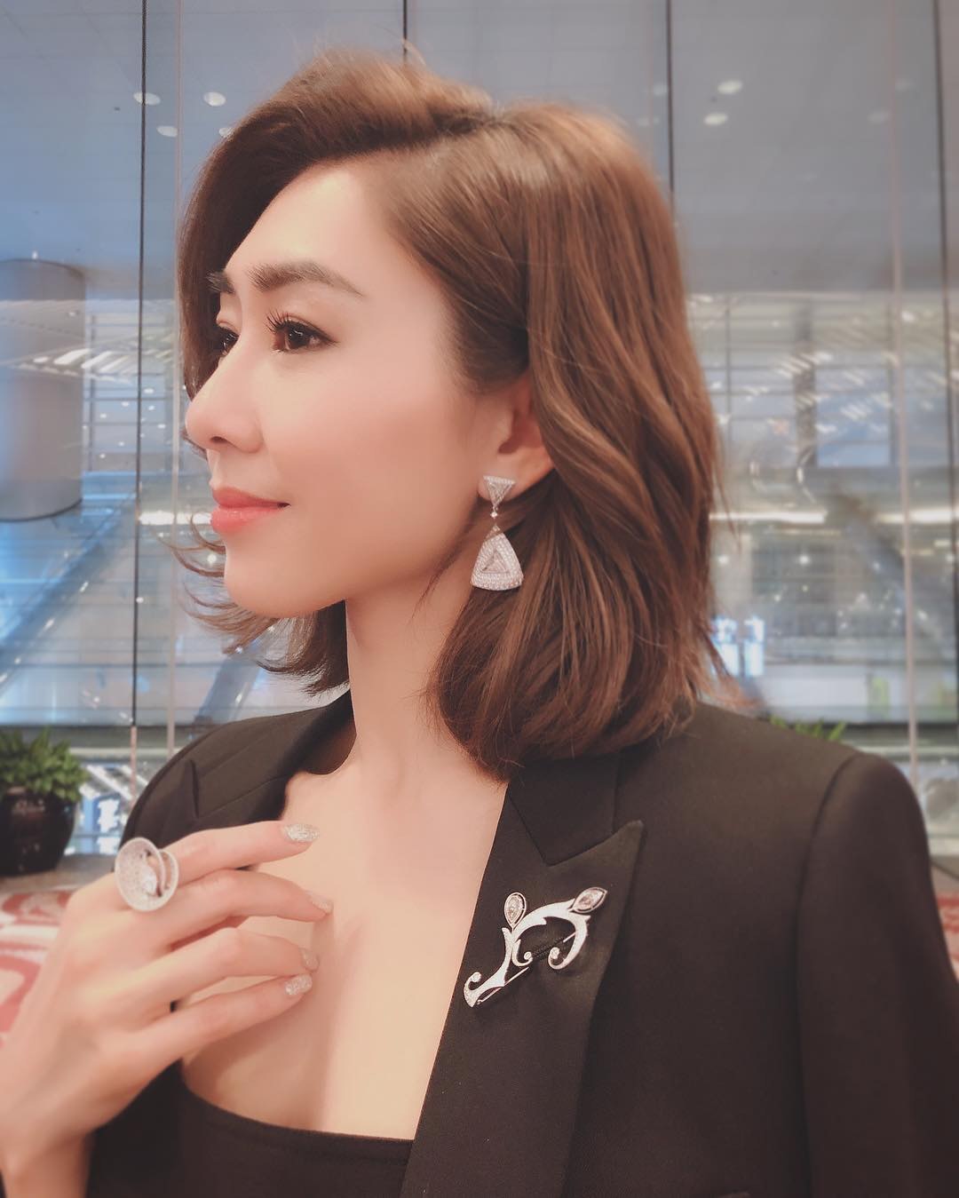 tvb最靓侧脸,视后李佳芯脸型完美到似整容!