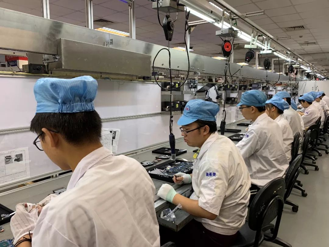 广达电脑重庆工厂雷神第5代911新品装配现场