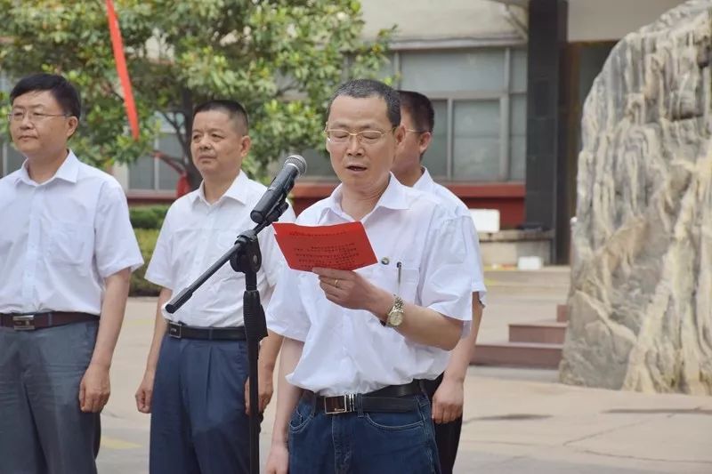 李国臣主持活动本次活动紧紧围绕"防风险,除隐患,遏事故"的活动主题