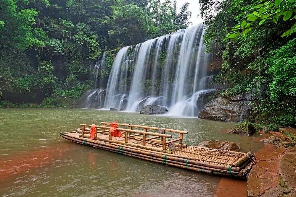 跨国瀑布有多宽 be3d782543fa4bf8a2f6084e371c0e65.jpeg