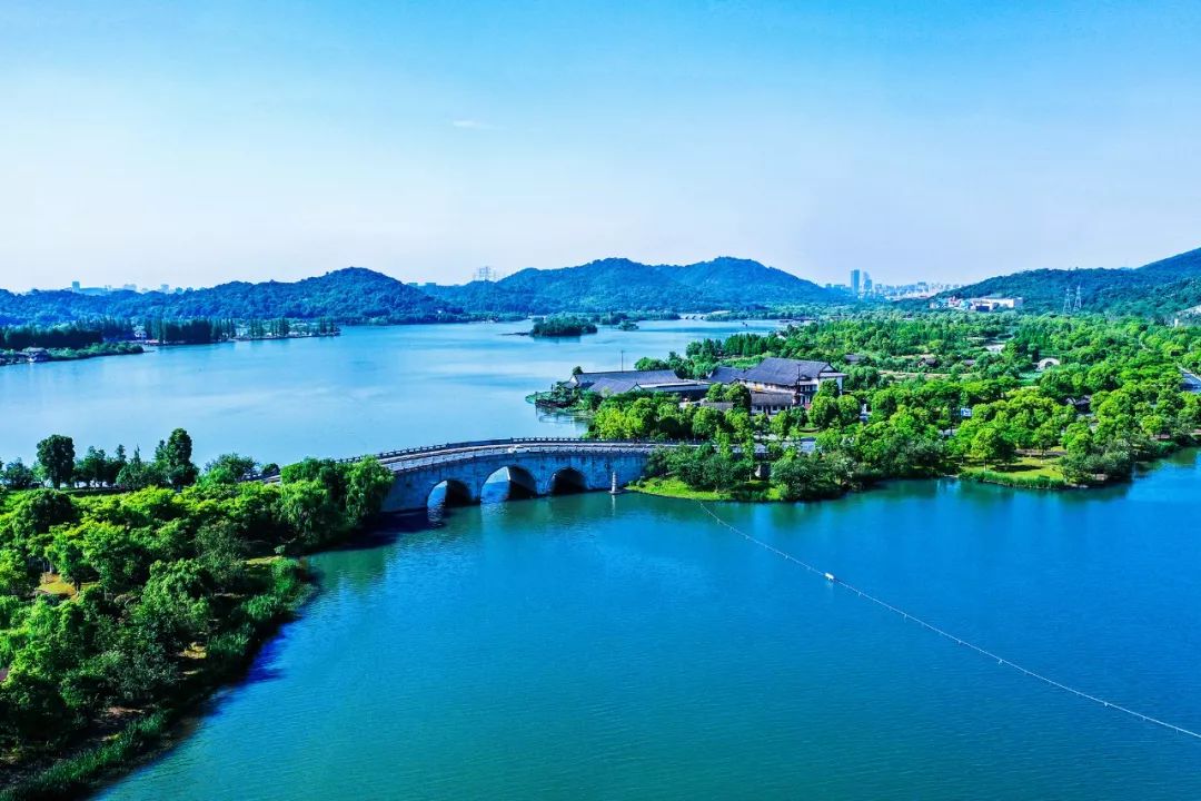 湘湖位于萧山区,被誉为西湖的"姊妹湖",是华夏文明的发源地之一.