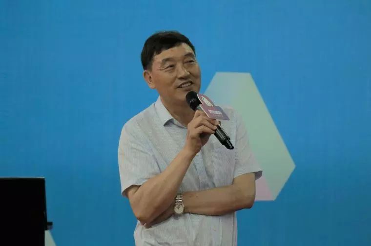 引体向上,50%男生一个也做不了,但南林大一猛