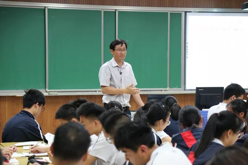 高中语文教师的学习与挑战——无锡高中语文"践行新课标,对接新教材"