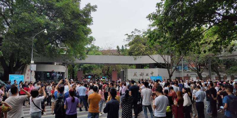 成都七中林荫校区7.30现场图