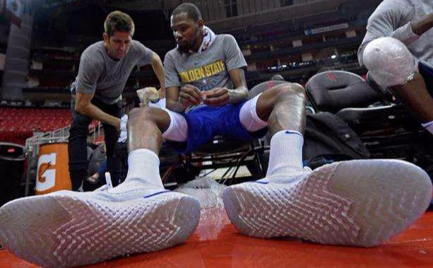 图看nba里的大脚怪姚明53码垫底杜兰特的大脚镜头差点拍不全