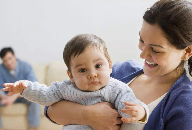 在寶寶1歲前的這3個關鍵期，如果父母做好這些，寶寶會更健康發育更好